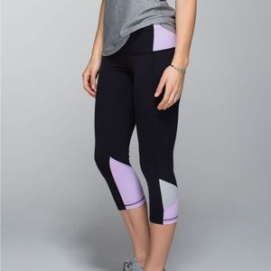 Lululemon Embody Crop Full-On Luon
Black / Pretty Purple / Heathered Medium Grey